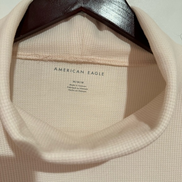 American Eagle cream cropped waffle turtleneck - Picture 4 of 5